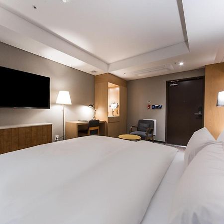 Gwangju Hound Hotel Gwangju Metropolitan City ภายนอก รูปภาพ