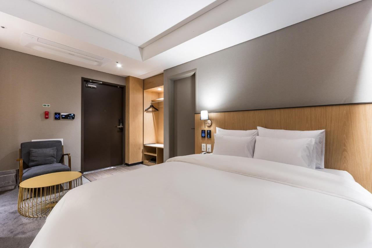 Gwangju Hound Hotel Gwangju Metropolitan City ภายนอก รูปภาพ