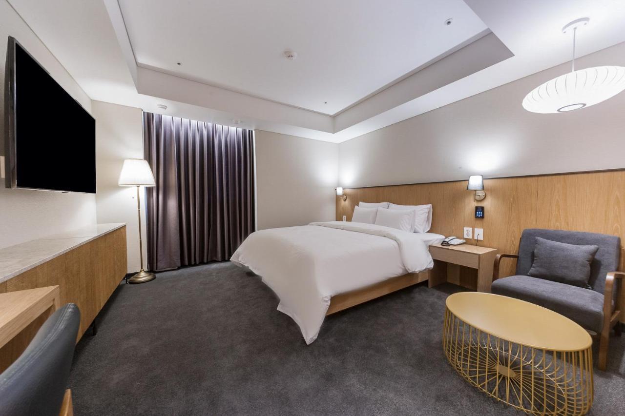 Gwangju Hound Hotel Gwangju Metropolitan City ภายนอก รูปภาพ