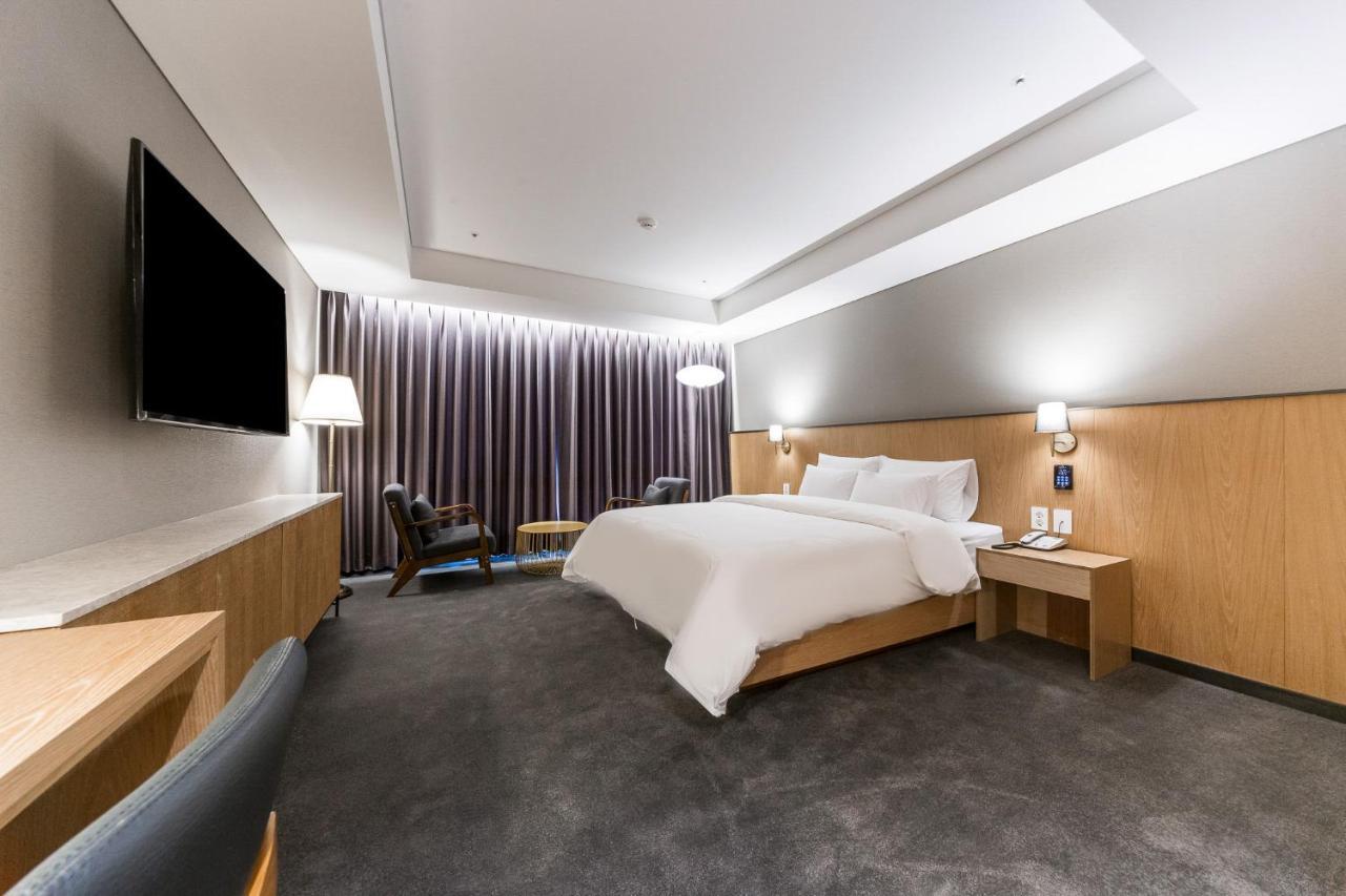 Gwangju Hound Hotel Gwangju Metropolitan City ภายนอก รูปภาพ