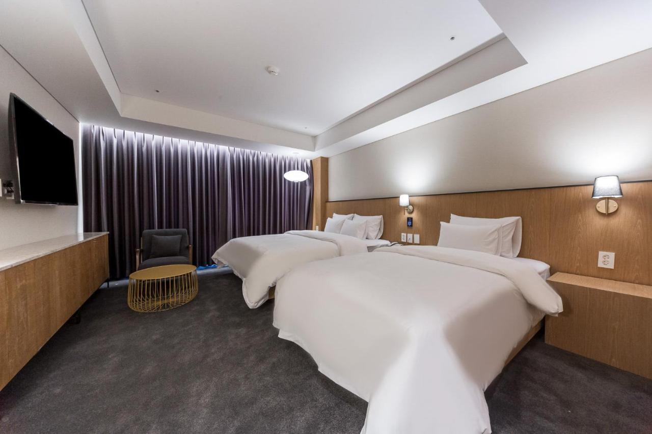 Gwangju Hound Hotel Gwangju Metropolitan City ภายนอก รูปภาพ