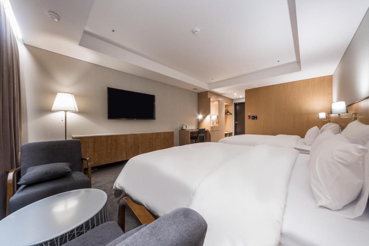 Gwangju Hound Hotel Gwangju Metropolitan City ภายนอก รูปภาพ