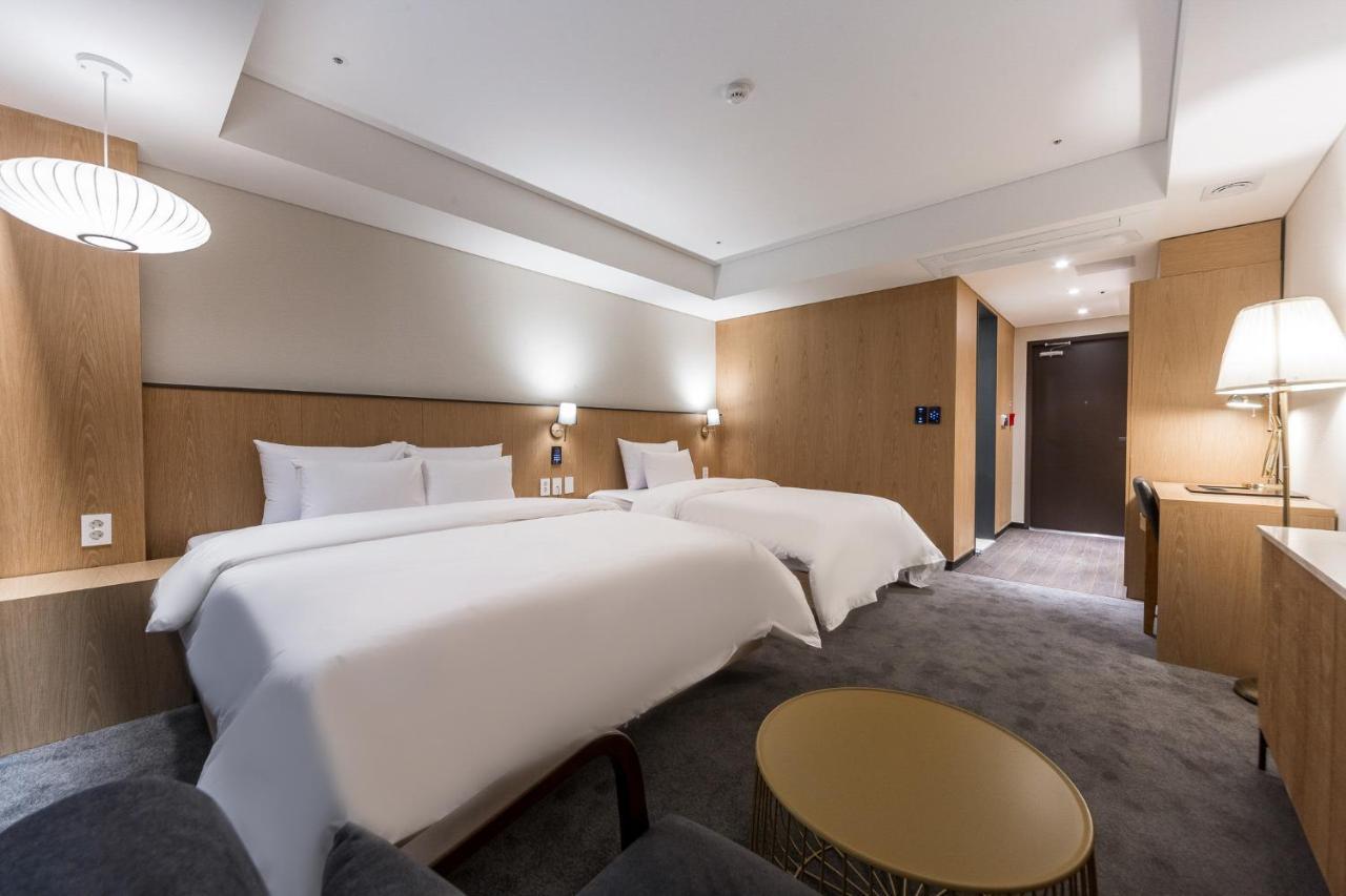 Gwangju Hound Hotel Gwangju Metropolitan City ภายนอก รูปภาพ