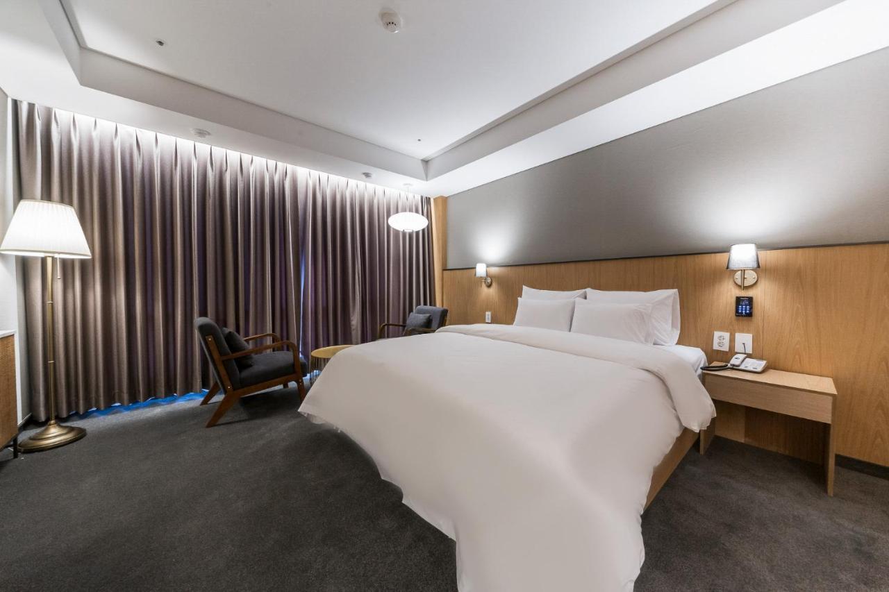 Gwangju Hound Hotel Gwangju Metropolitan City ภายนอก รูปภาพ