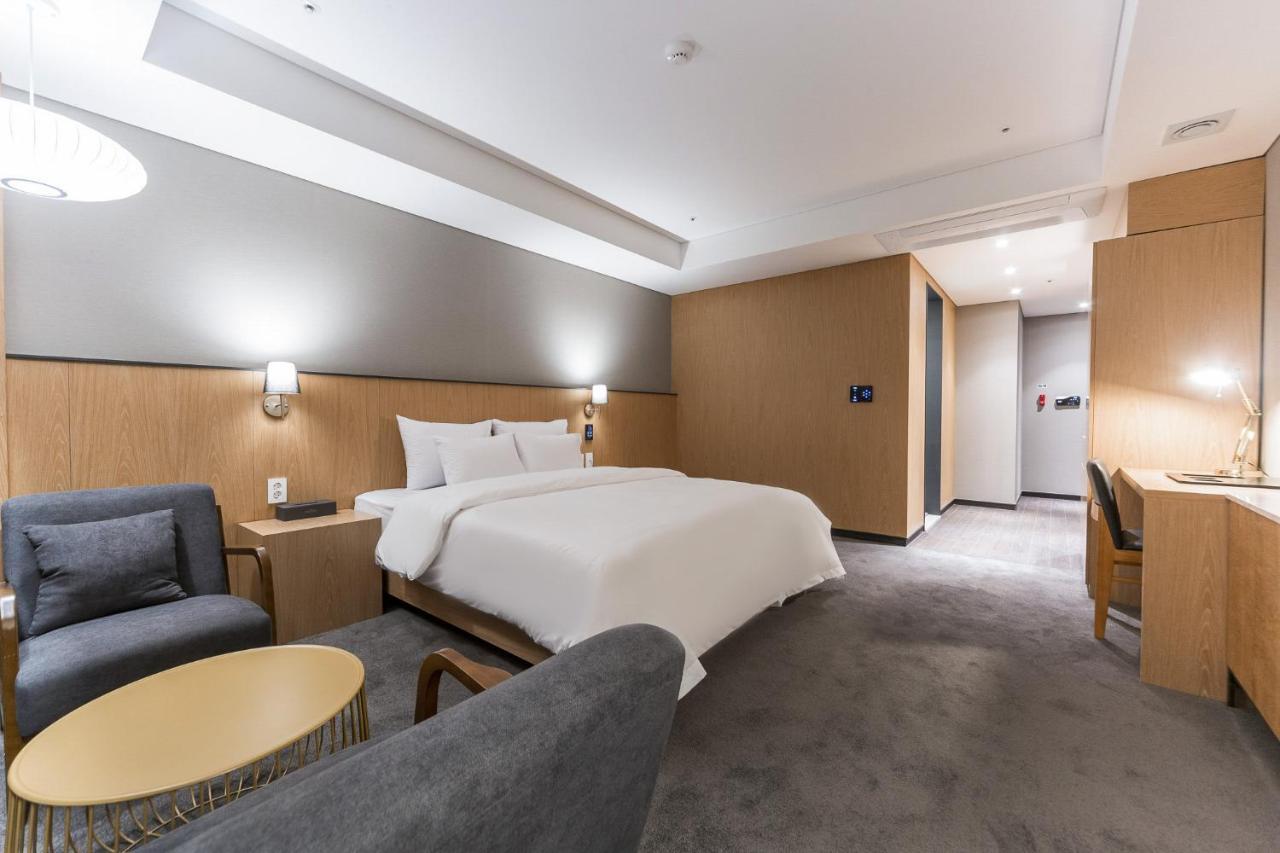 Gwangju Hound Hotel Gwangju Metropolitan City ภายนอก รูปภาพ