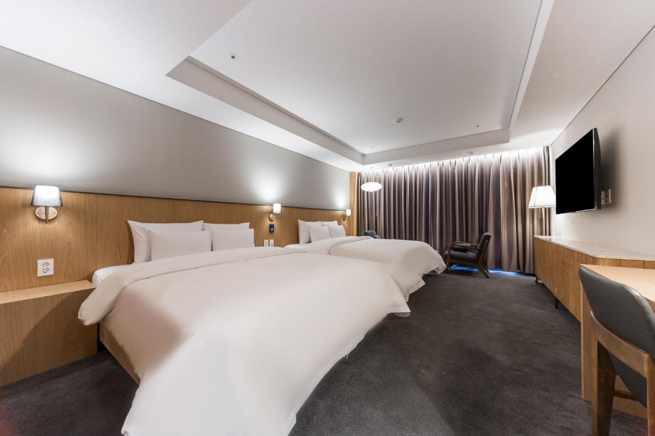 Gwangju Hound Hotel Gwangju Metropolitan City ภายนอก รูปภาพ
