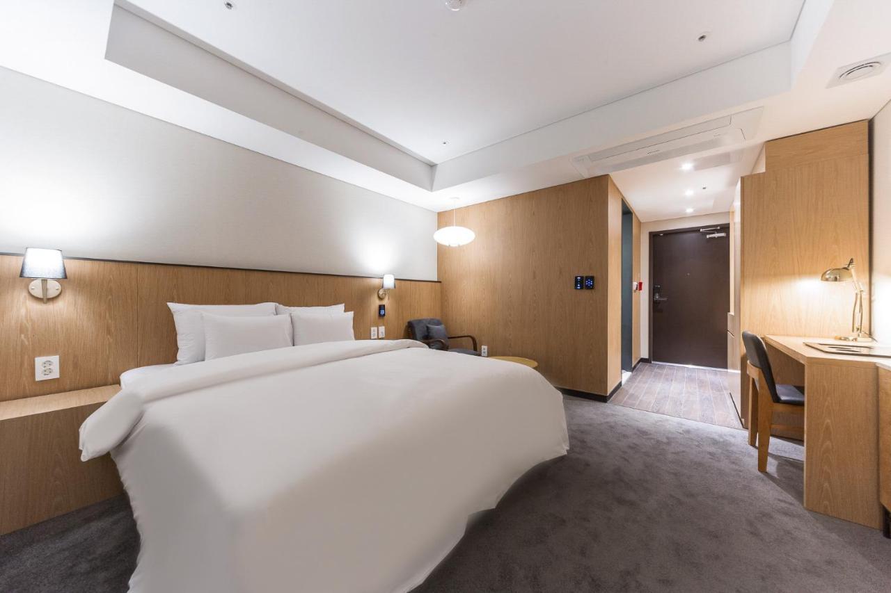 Gwangju Hound Hotel Gwangju Metropolitan City ภายนอก รูปภาพ