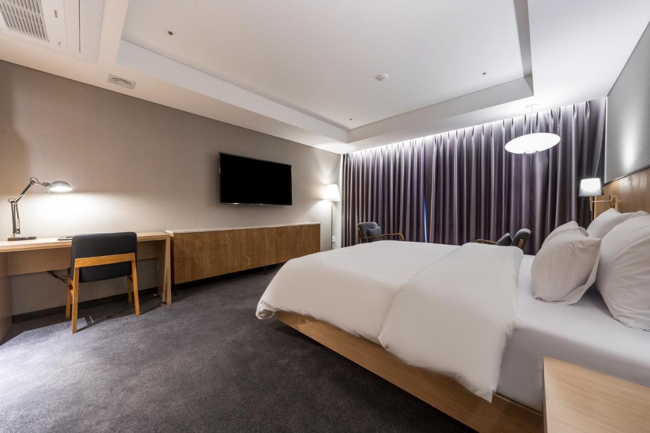 Gwangju Hound Hotel Gwangju Metropolitan City ภายนอก รูปภาพ