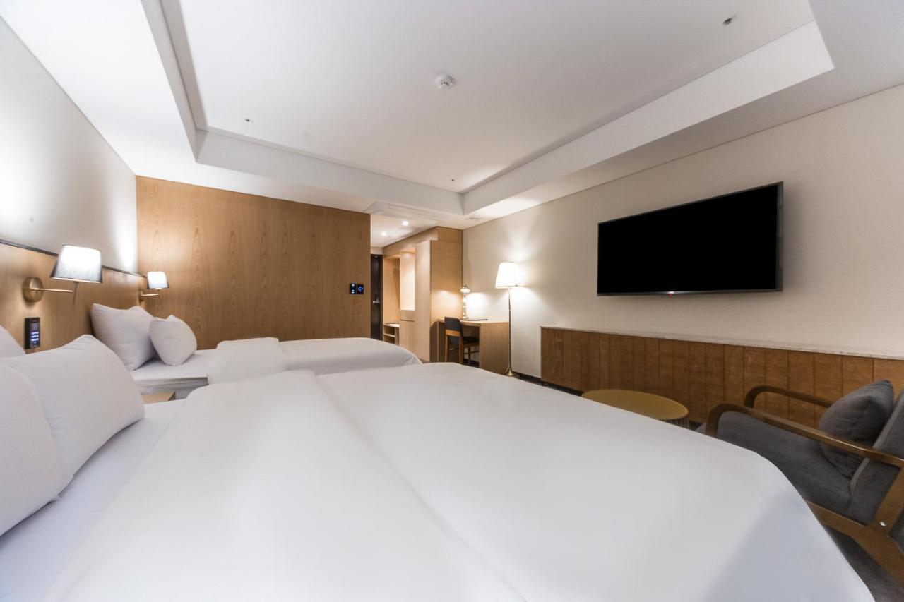 Gwangju Hound Hotel Gwangju Metropolitan City ภายนอก รูปภาพ