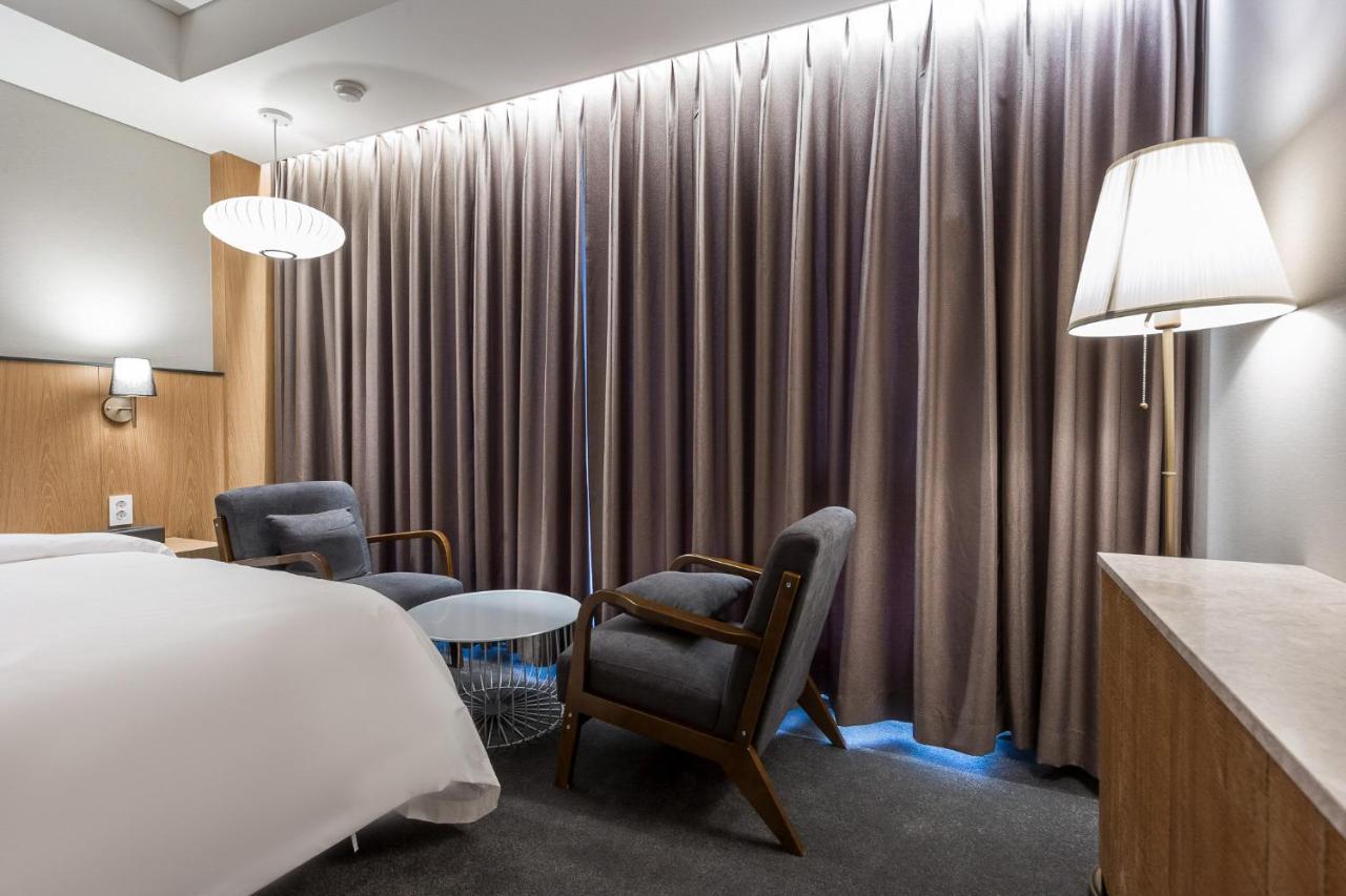 Gwangju Hound Hotel Gwangju Metropolitan City ภายนอก รูปภาพ