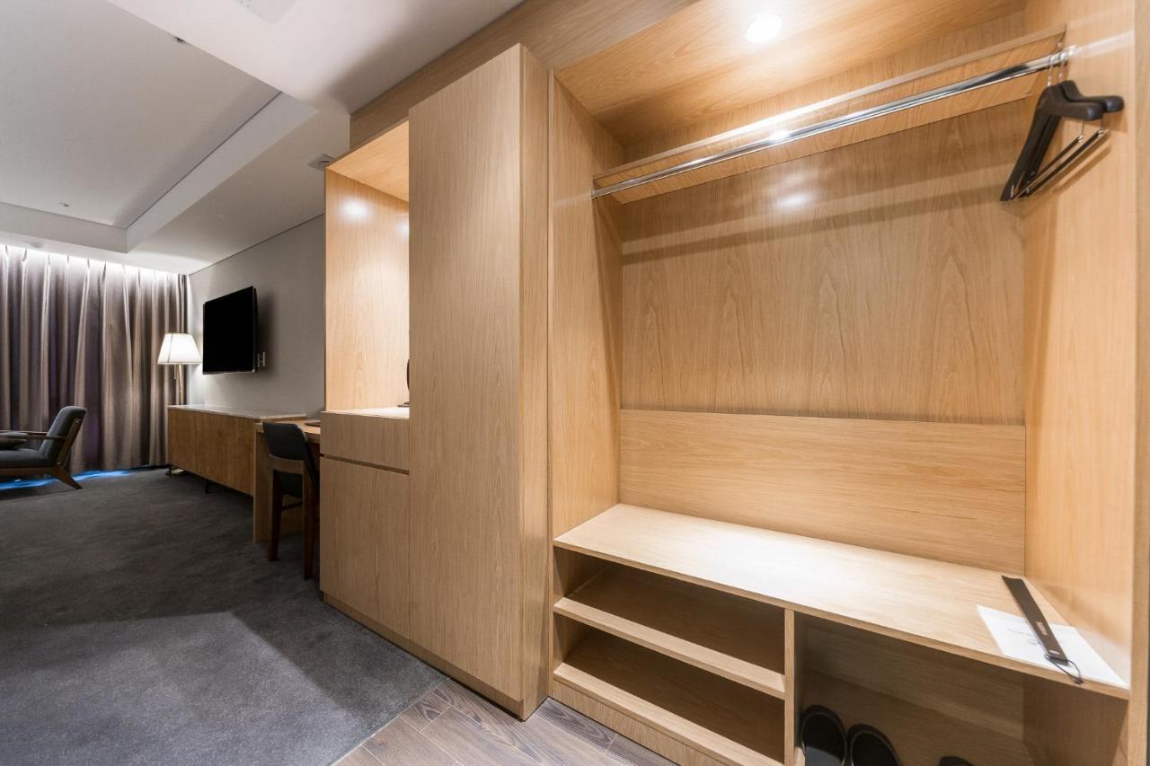 Gwangju Hound Hotel Gwangju Metropolitan City ภายนอก รูปภาพ