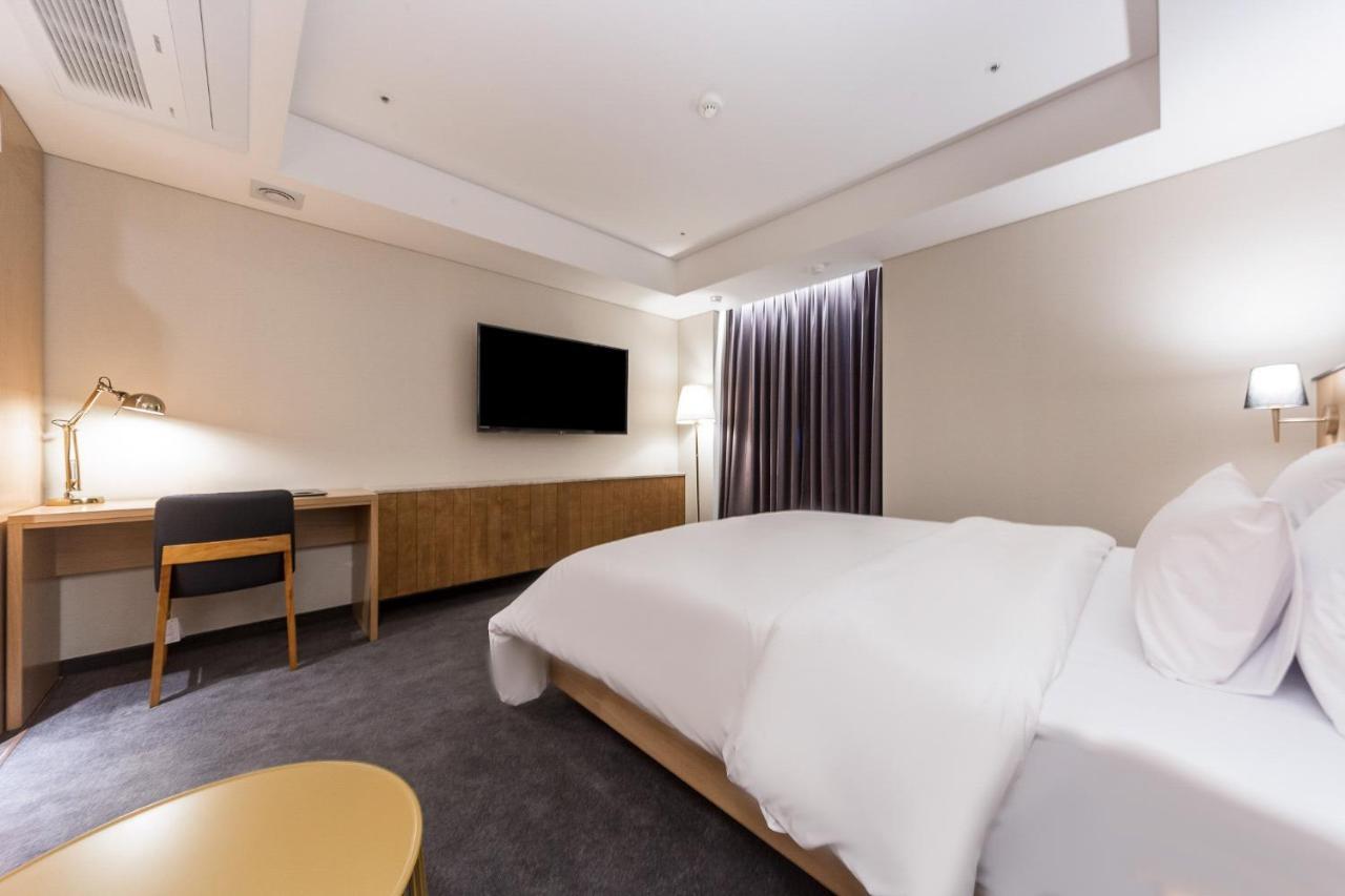 Gwangju Hound Hotel Gwangju Metropolitan City ภายนอก รูปภาพ