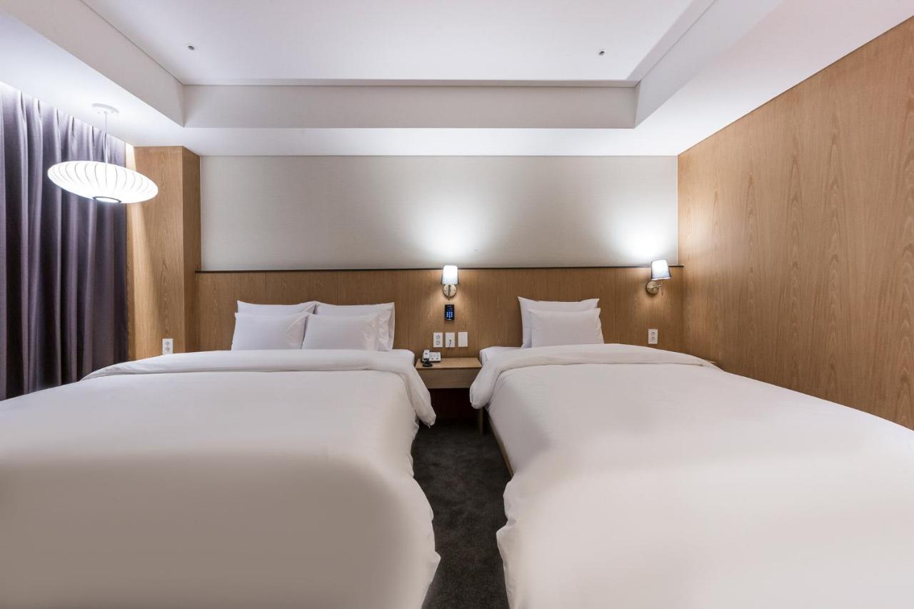 Gwangju Hound Hotel Gwangju Metropolitan City ภายนอก รูปภาพ