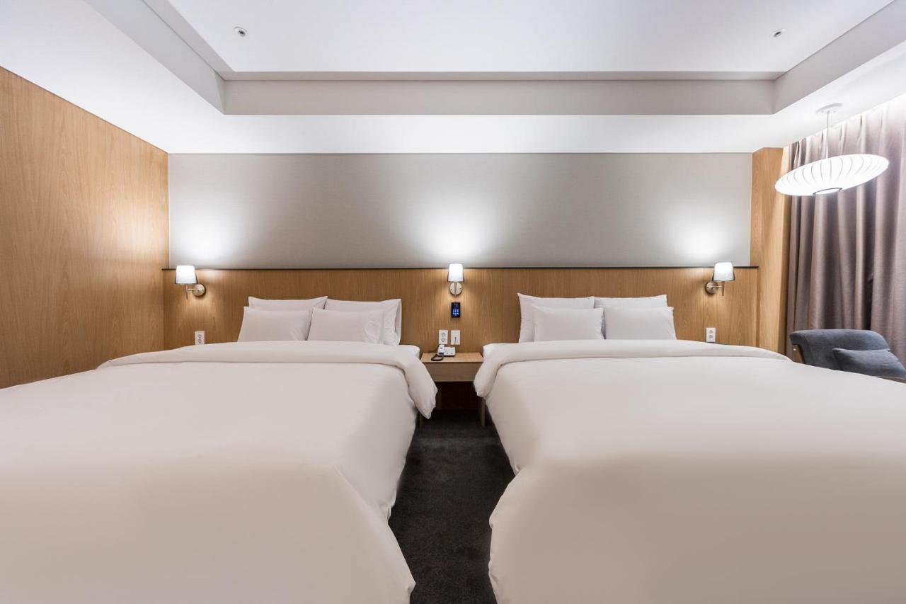Gwangju Hound Hotel Gwangju Metropolitan City ภายนอก รูปภาพ
