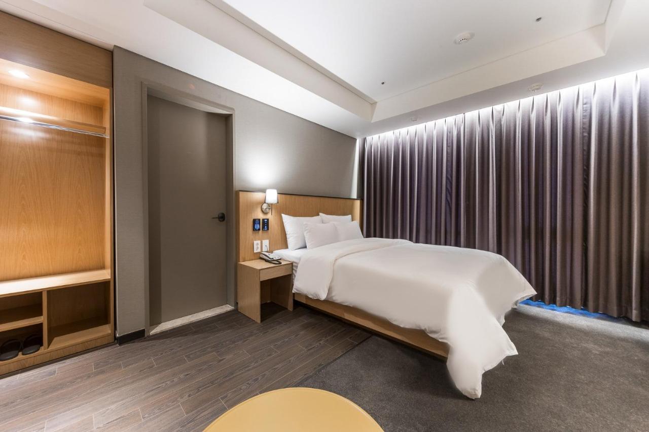 Gwangju Hound Hotel Gwangju Metropolitan City ภายนอก รูปภาพ