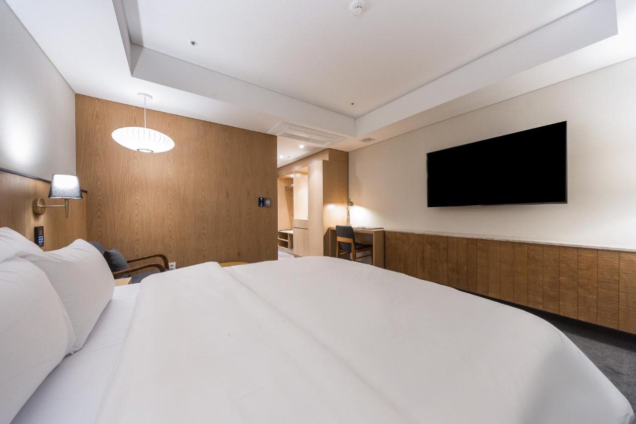 Gwangju Hound Hotel Gwangju Metropolitan City ภายนอก รูปภาพ
