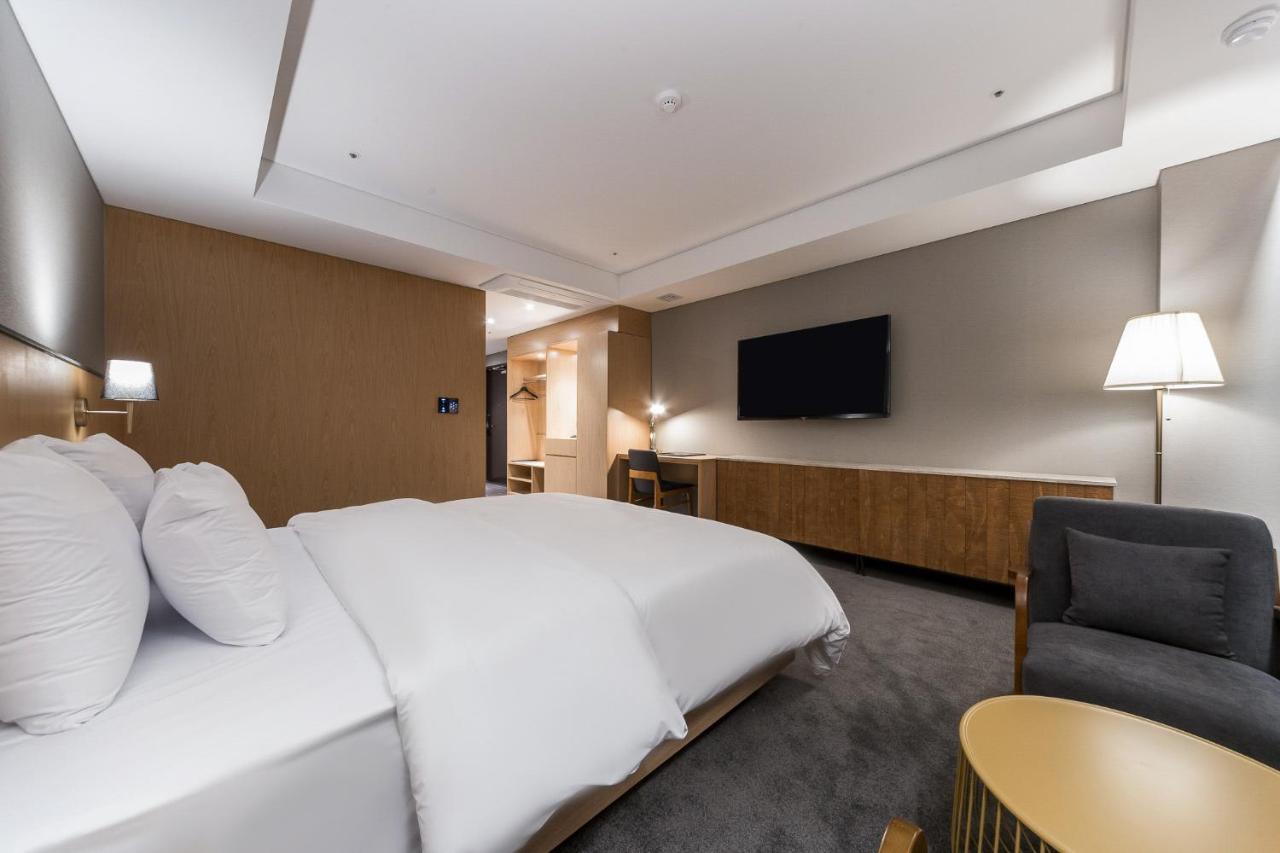 Gwangju Hound Hotel Gwangju Metropolitan City ภายนอก รูปภาพ