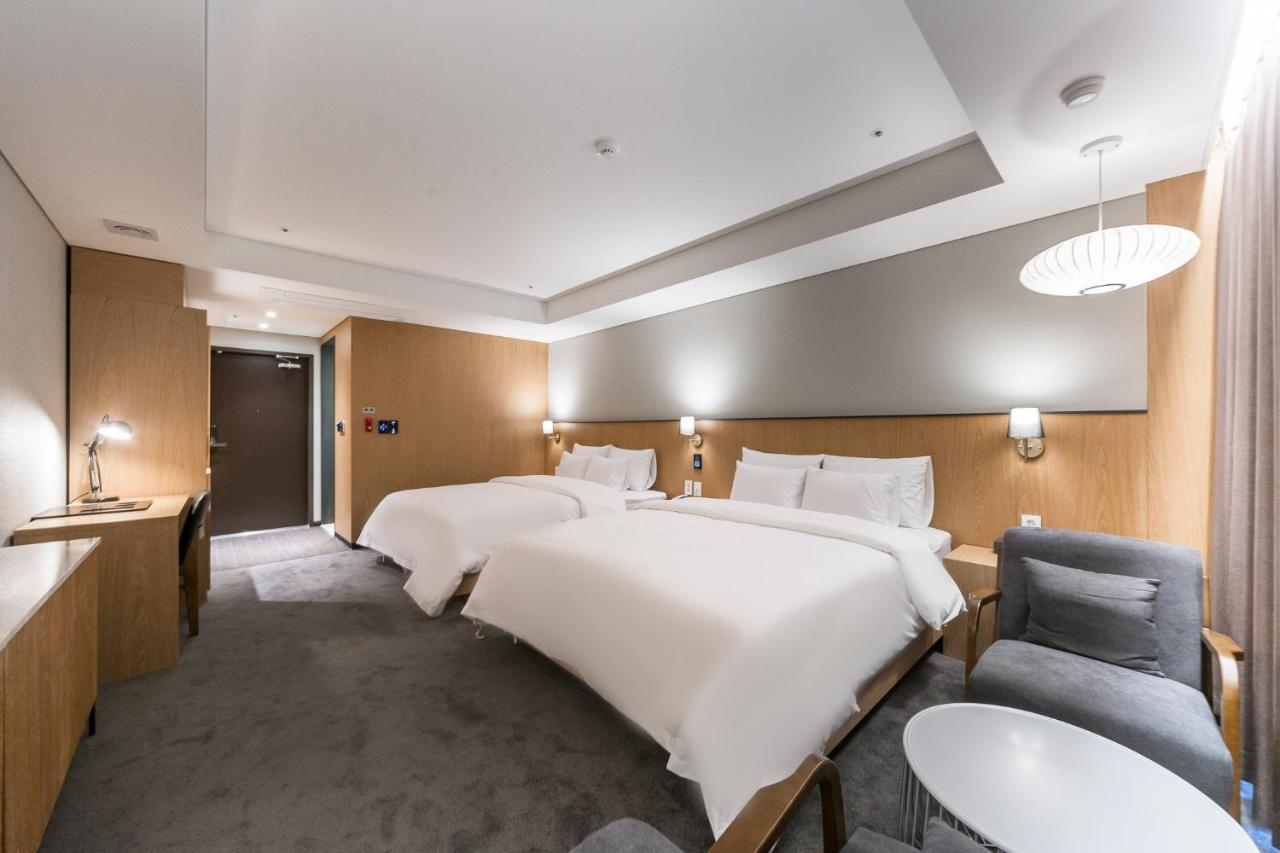 Gwangju Hound Hotel Gwangju Metropolitan City ภายนอก รูปภาพ